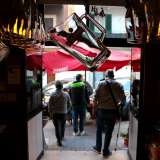 Ultima tappa del nostro viaggio � la parallela via Nicolai, ancora pi� popolare rispetto alle altre strade percorse finora. Ci imbattiamo in un�enoteca molto colorata dove impera la birra Peroni...